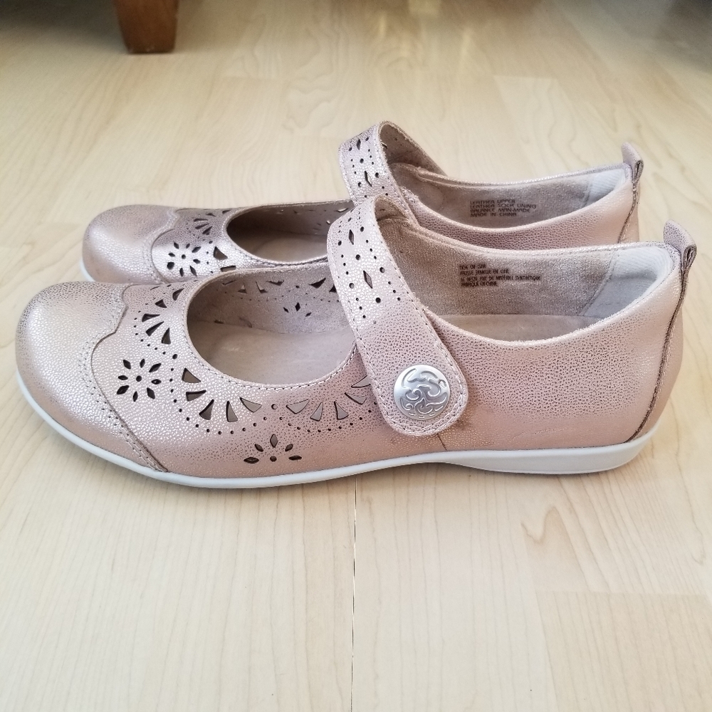 Earth Women’s Rose Gold Mary Jane Flats